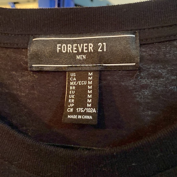 Black Graphic T-shirt Medium - Picture 3 of 3